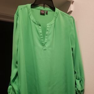 Rafaella blouse size XL Absolutely beautiful green standout blouse 😍😍